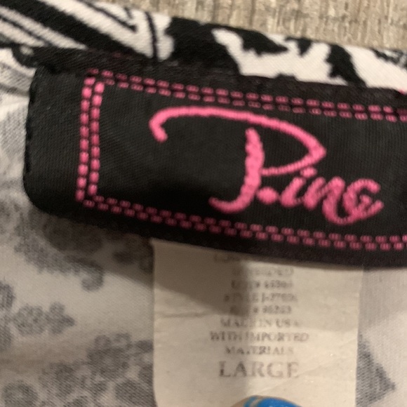 P.inc Large crisscross front white with black designs - Picture 3 of 6